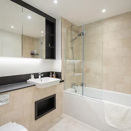 Sunset Retreat: Steps From Heathrow/Twickenham Apartment Hounslow Exterior photo
