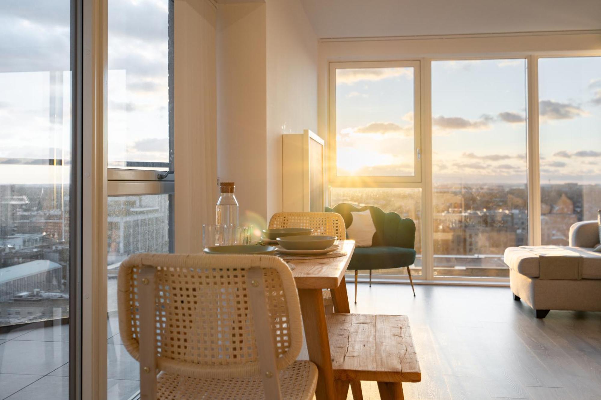 Sunset Retreat: Steps From Heathrow/twickenham Apartment *